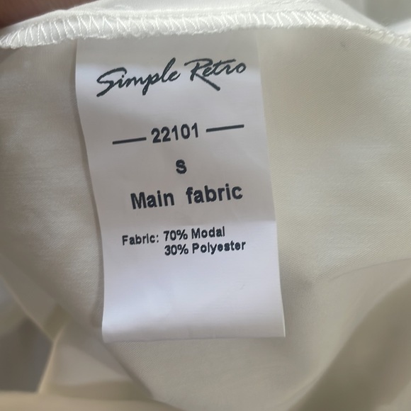 Simple Retro White Blouse - Size Small NWT - Picture 3 of 4